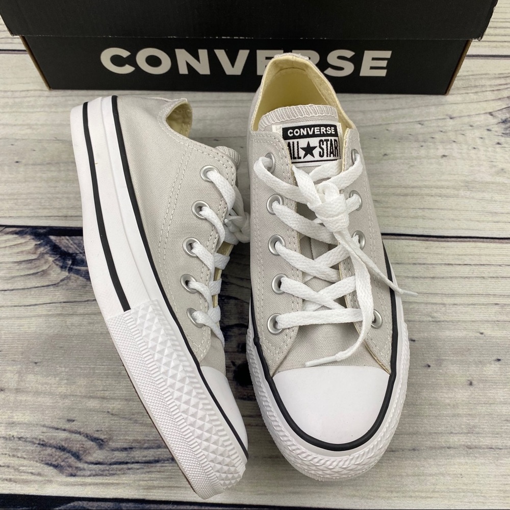 Converse Size 6 NEW